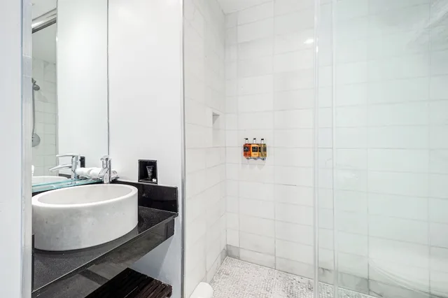 جناح بسرير كينج بغرفة نوم واحدة، The O Hotel, Trademark Collection by Wyndham 4/9