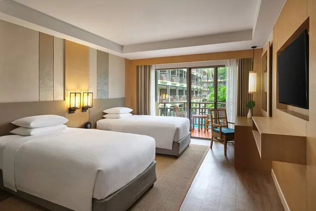 غرفة بسريرين مزدوجين بإطلالة على المسبح، Phuket Marriott Resort & Spa, Merlin Beach 8/10