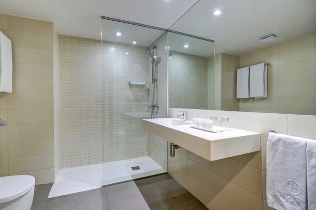 غرفة قياسية بسرير مزدوج بإطلالة على البحر بشرفة بغرفة نوم واحدة، Hotel Hoposa Uyal 7/8