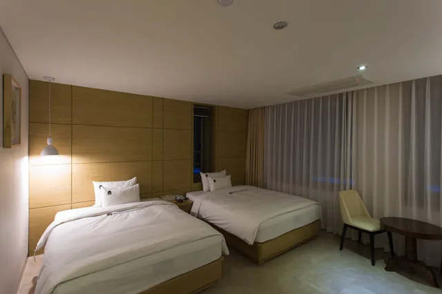 غرفة قياسية بسرير مزدوج وسرير فردي، Benikea The Bliss Hotel 3/5