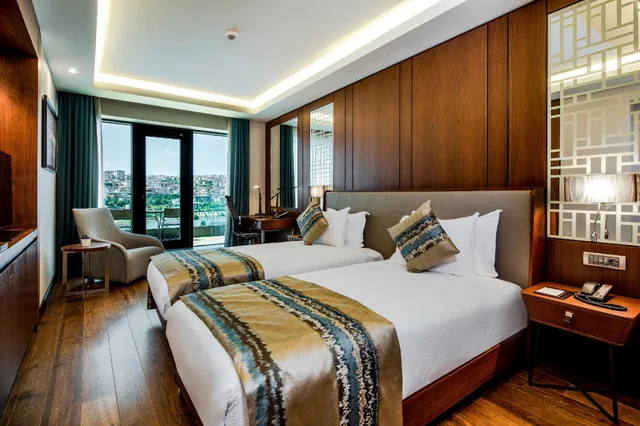 غرفة ديلوكس بسريرين منفصلين بإطلالة على البحر بشرفة، Arise Hotel Golden Horn 1/1