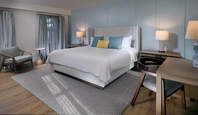 غرفة بسريرين كوين بشرفة، Southernmost Beach Resort 1/1