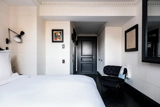 غرفة بسرير كينج بإطلالة على الحديقة، Hotel De Berri Champs-Elysees, A Luxury Collection Hotel, Paris 4/7