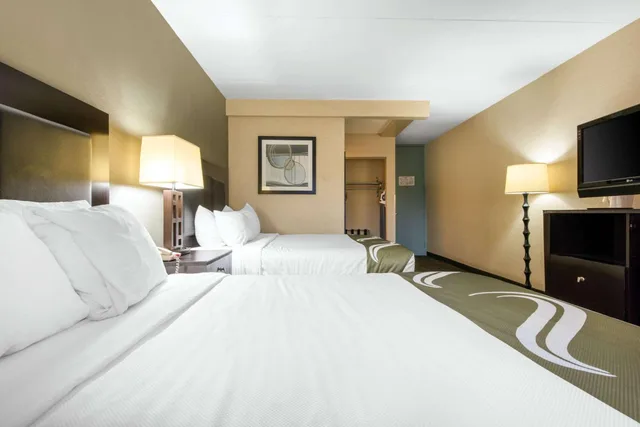 Deluxe, 2 Queen Beds, Quality Inn & Suites Charleston - Civic Center 2/4