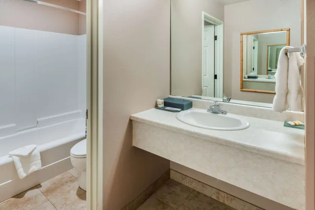 غرفة بسريرين كوين، La Quinta Inn & Suites by Wyndham Belgrade - Bozeman Airport 5/5