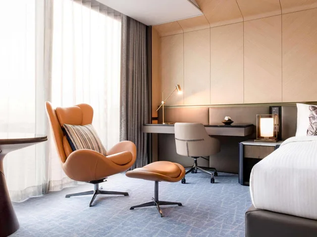 غرفة ديلوكس كبيرة بسرير كينج، Fairmont Ambassador Seoul 2/3