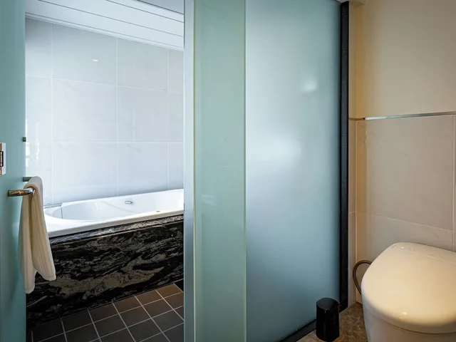 جناح غراند بريميير تنفيذي بسريرين منفصلين مع أريكة مع دخول الصالة، Okinawa Kariyushi Resort Exes Naha 5/6