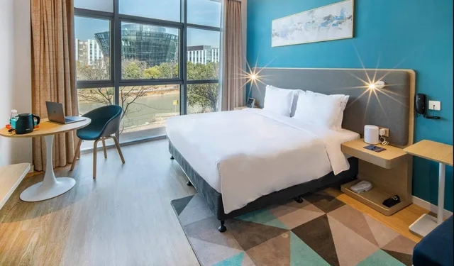 Room, King Bed, Holiday Inn Express Shanghai Pudong Zhangjiang 2/5