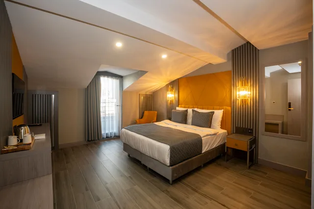 غرفة ديلوكس بسرير مزدوج بشرفة، Icon Hotel Bomonti Istanbul 1/3
