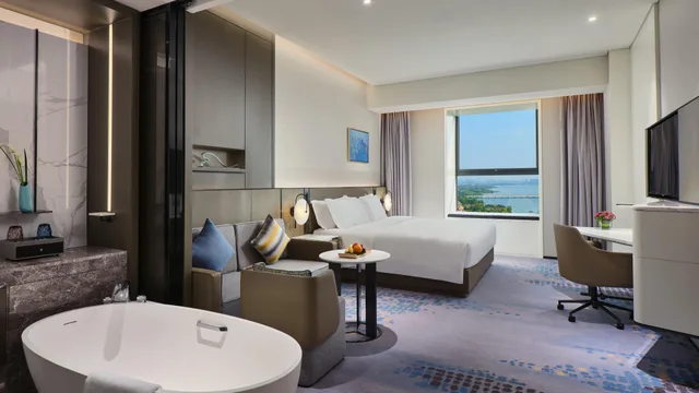غرفة بسرير كينج بإطلالة على البحيرة، Crowne Plaza Wuhan Development Zone 5/7