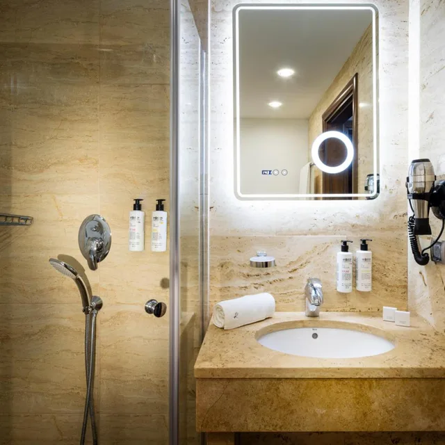 جناح بسرير كينج، Rosslyn Thracia Hotel Sofia 6/9