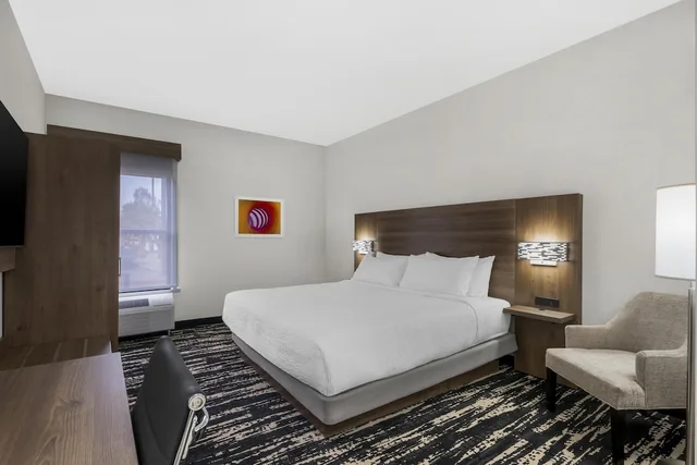 غرفة قياسية بسرير كينج لذوي الإعاقة، Best Western Plus Gilbert/Mesa 3/8