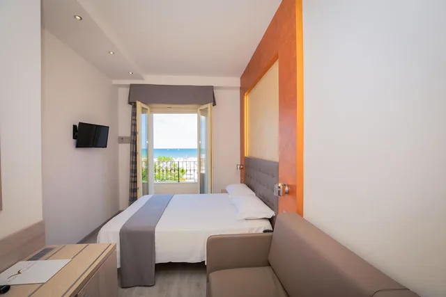 غرفة سوبيريور ثلاثية بثلاثة أسرّة بإطلالة على البحر، Hotel Gabbiano 2/3