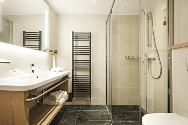 غرفة بسرير كوين بإطلالة على المتنزه بشرفة مع أريكة، Rikli Balance Hotel 3/3