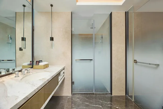 جناح بريميير بسرير كينج بإطلالة على البحيرة بغرفة نوم واحدة، Four Points by Sheraton Wuhan, Jiangxia 5/8