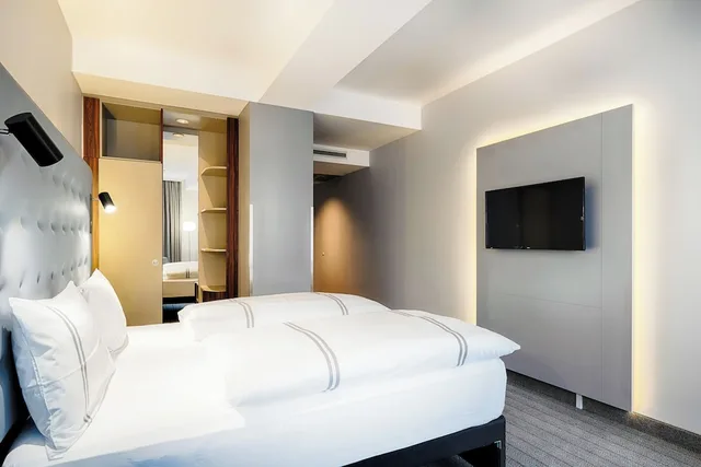 غرفة بسريرين منفصلين لذوي الإعاقة، Premier Inn Cologne City Mediapark Hotel 4/6
