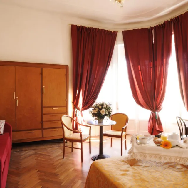 غرفة بسرير مزدوج أو سريرين منفصلين، Hotel Alfieri 5/9