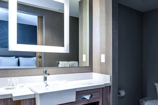 جناح بسرير كينج لذوي الإعاقة، SpringHill Suites by Marriott Kenosha 4/8