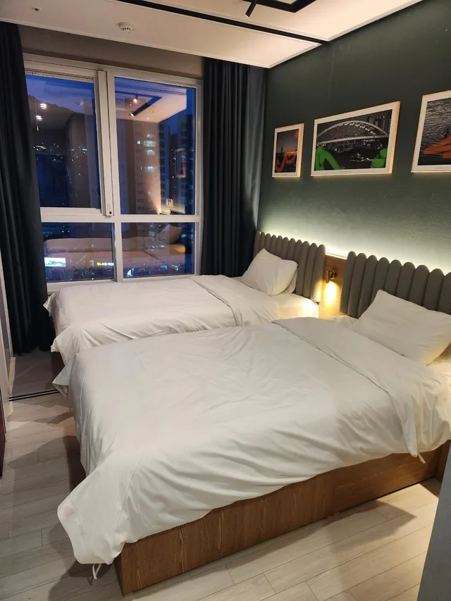 Factory, Modern, Twin Beds، The Bayment Residence 2/2