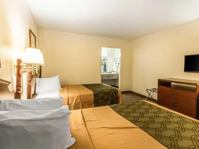 Room, 2 Double Beds, Accessible, Econo Lodge Thomasville 3/6