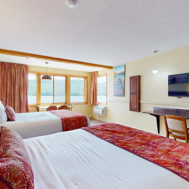 Room, 2 Queen Beds, Lake Front، Surfside On The Lake 3/10