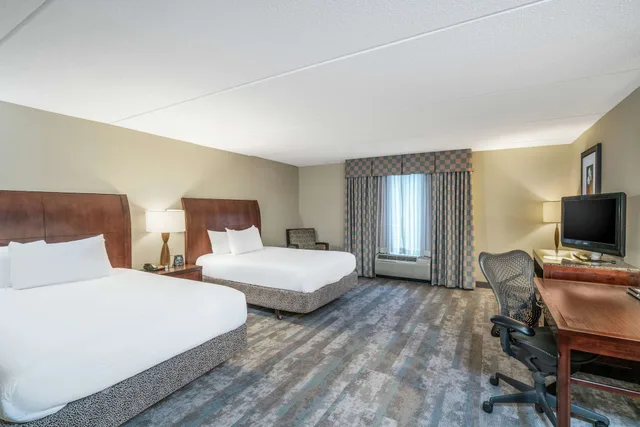 Evolution, 2 Queen Beds, Hilton Garden Inn Richmond Airport 2/5