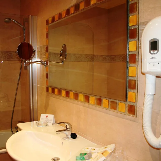 غرفة ديلوكس بسرير مزدوج، Hotel Palacio De La Magdalena 5/5
