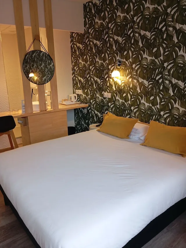 غرفة سوبيريور بسرير مزدوج، The Originals Aurillac Grand Hotel Saint Pierre 3/9