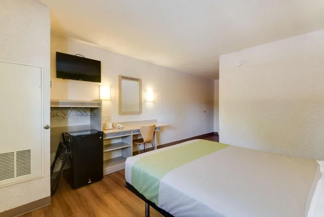 غرفة بسرير كوين لغير المدخنين، Motel6 Statesville, NC 7/10