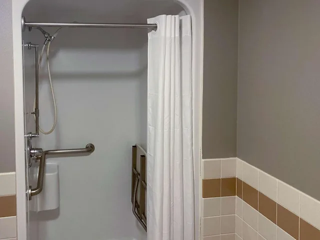 غرفة بسرير كينج لذوي الإعاقة، Motel6 Norway, MI 10/10