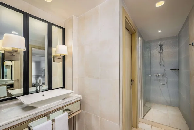 Junior Suite, King Bed, Beach Front, Lounge Access، Radisson Blu Resort Saidia Beach 3/5