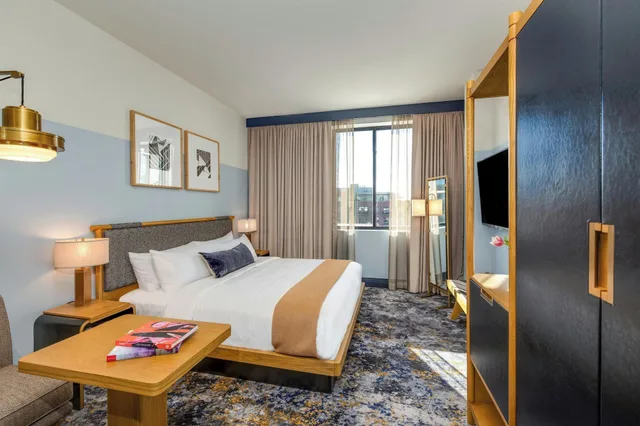 غرفة بسرير كينج، Clayton Hotel and Members Club 1/1