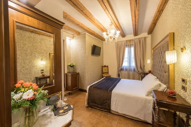 غرفة كلاسيكية بسرير مزدوج، Palazzo Bembo 2/4