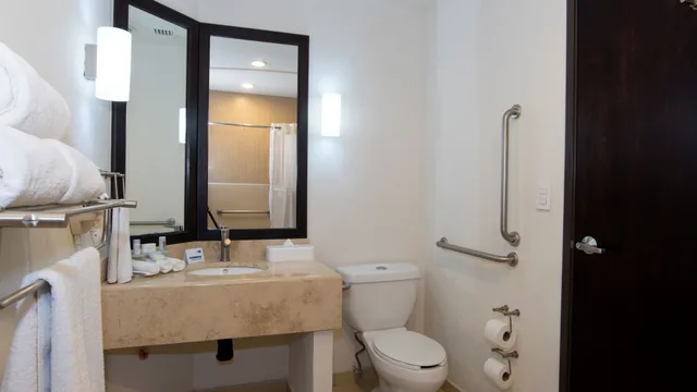غرفة قياسية بسرير كينج لذوي الإعاقة، Holiday Inn Express Guaymas 4/6