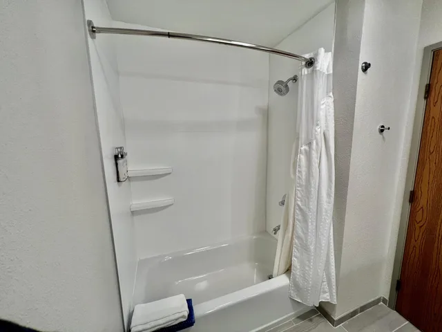 غرفة بسريرين كوين لذوي الإعاقة، Holiday Inn Express Hotel Suites Dubois 3/3