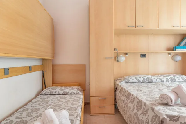 غرفة قياسية ثلاثية، Hotel Nautilus 2/8
