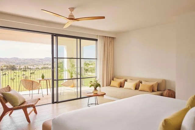 Junior Suite, King Bed, Golf Course View، La Zambra the Unbound Collection By Hyatt 1/2