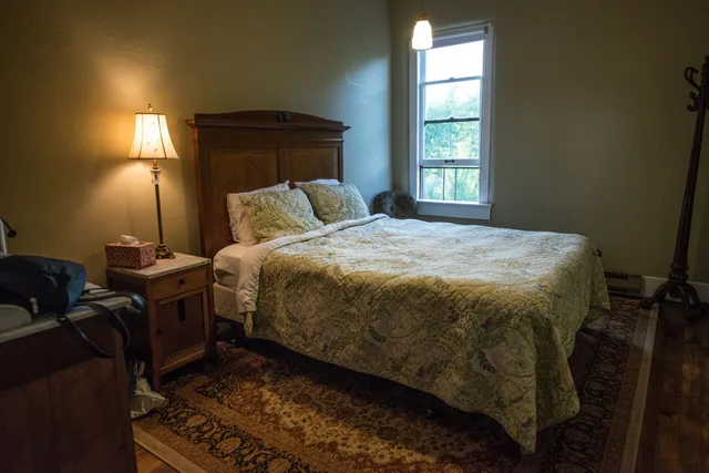 Traditional, Queen Bed, Shared Bathroom, Balch Hotel 5/10