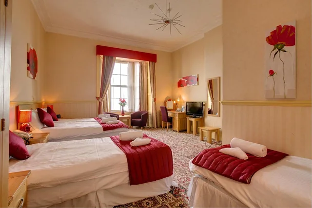 غرفة ثلاثية، Hotel Prince Regent 1/6