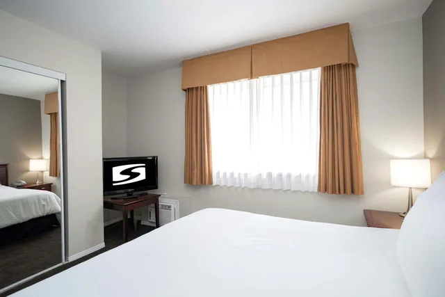 جناح بسرير كينج مع أريكة بمطبخ، Sandman Hotel & Suites Williams Lake 2/3