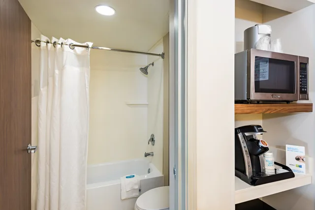 غرفة بسرير كينج لذوي الإعاقة، Holiday Inn Express Hotel Suites Peoria North Glendale 3/3