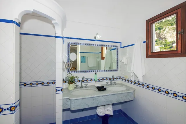 غرفة رباعية بأربعة أسرّة بإطلالة على البحر، Hotel Reginella Positano 3/3