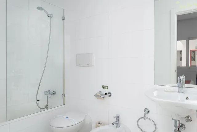 Deluxe, Twin Beds, City or Patio View، Del Pintor 6/7