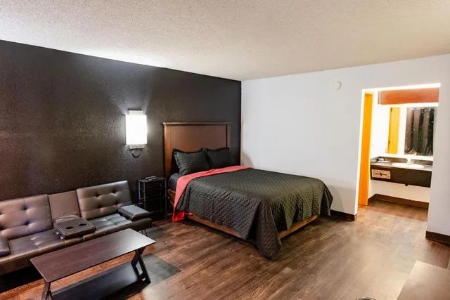 جناح تنفيذي، Econo Lodge Southeast 1/1