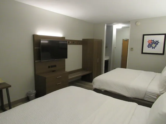 غرفة قياسية بسرير كينج، Holiday Inn Express and Suites Lincoln South 1/10