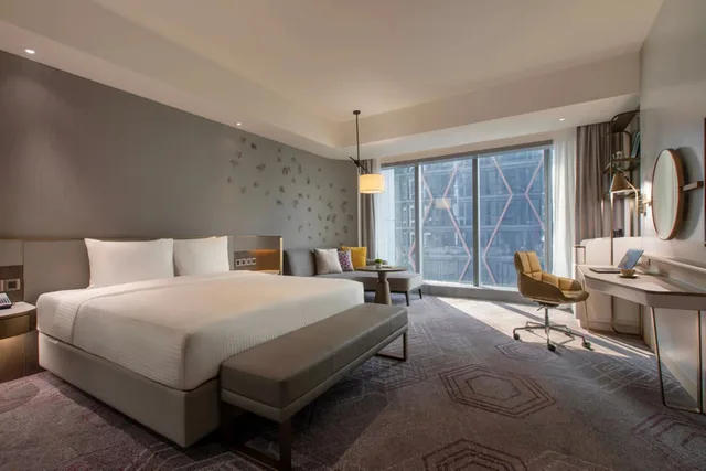 غرفة قياسية مع دخول الصالة، Crowne Plaza Kuala Lumpur City Centre 1/4