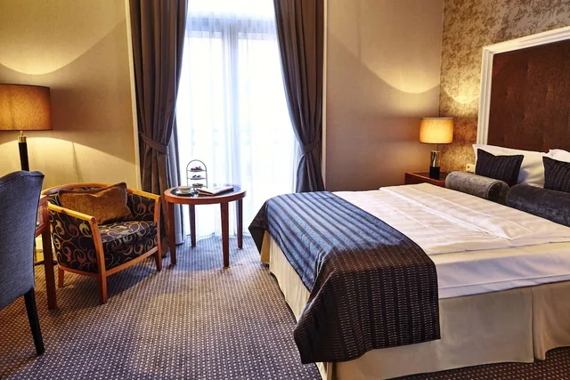 غرفة سوبيريور بسرير كوين، STEIGENBERGER FRANKFURTER HOF 3/4