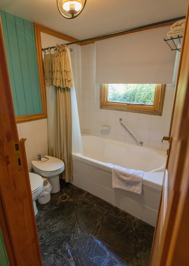 غرفة قياسية بسريرين منفصلين بإطلالة على البحيرة، Arrayan Lake View Mountain Lodge & Casa De Te Arra 10/10
