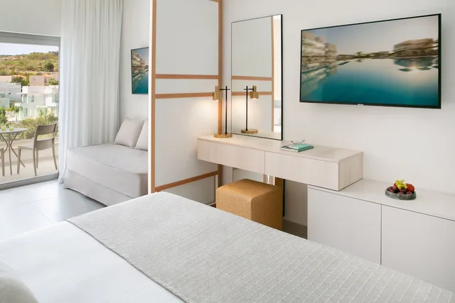 Swim Up, Family, Double and Twin Beds، Atlantica Aqua Blue Hotel 2/3