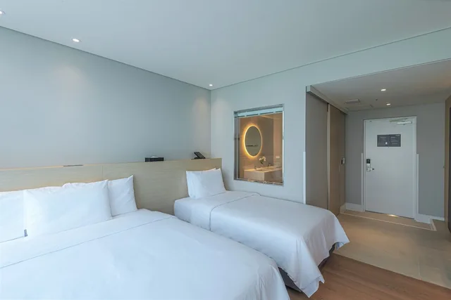 جناح بسريرين منفصلين وسرير كوين، The Marine View Hotel 1/10